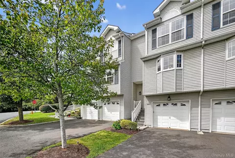 1003 Ethan Allen Dr, New Windsor, NY 12553