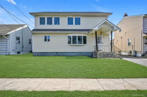 52 Kuhl Ave, Hicksville, NY 11801