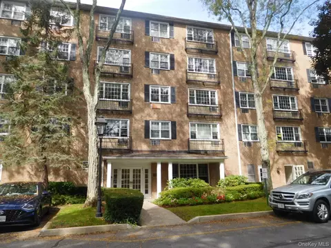3 Consulate Dr #4-L, Eastchester, NY 10707
