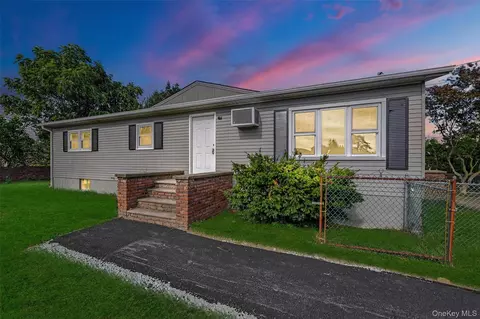 14 Myrtle Ave, New Windsor, NY 12553