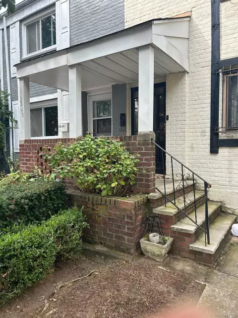 13538 223rd St, Laurelton, NY 11413