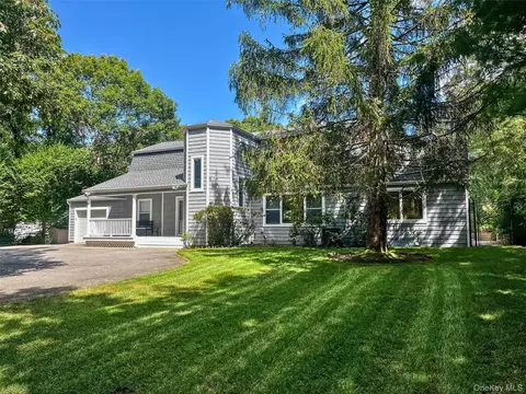 220 Pleasure Dr, Flanders, NY 11901