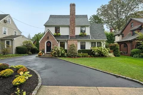 410 Congress Ave, North Hempstead, NY 11596