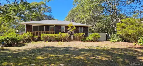 50 N Trainor Ave, Manorville, NY 11949