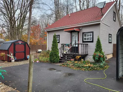 318 Maple St, Kerhonkson, NY 12446