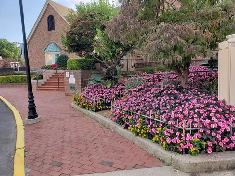 1230 Estate Lane Ln #2, Bayside, NY 11360