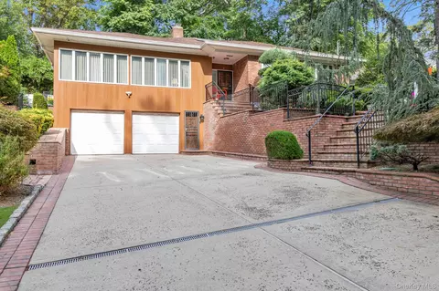 1 Crystal Dr, North Hempstead, NY 11021