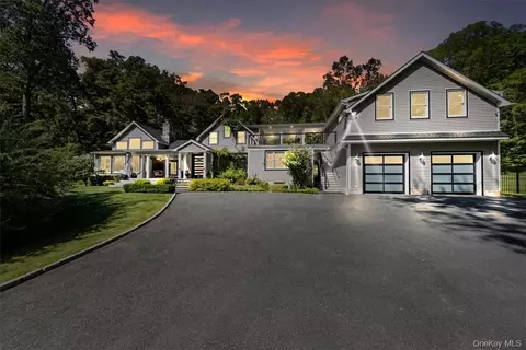1570 Journeys End Rd, Yorktown, NY 10520