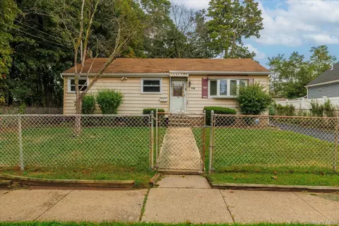118 Coolidge Ave, Amityville, NY 11701