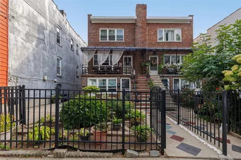2824 Zulette Ave, New York, NY 10461