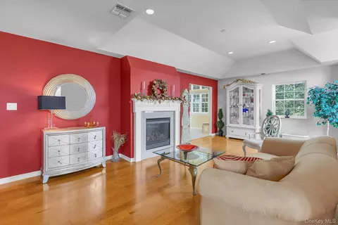 4006 Saint Andrews, Riverhead, NY 11901