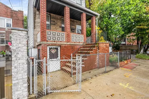 5523 Van Cleef St, New York, NY 11368