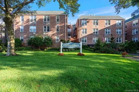 16 Main #3C, East Rockaway, NY 11518