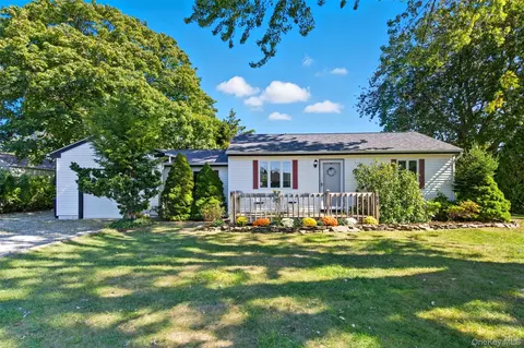 290 5th St, East Northport, NY 11731