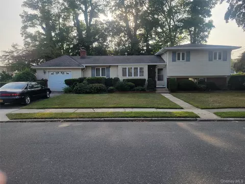 336 W 15th St, Deer Park, NY 11729