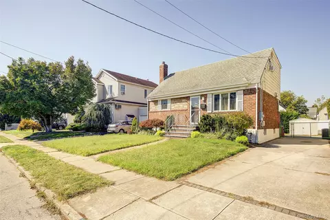106 Soifer Ave, North Bellmore, NY 11710