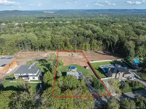 21 Ravenna Dr, Ramapo, NY 10970