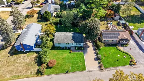 45 Lukens Ave, Brentwood, NY 11717