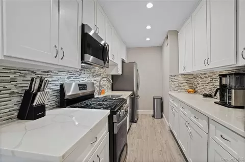 151-31 88th St #5B, New York, NY 11414