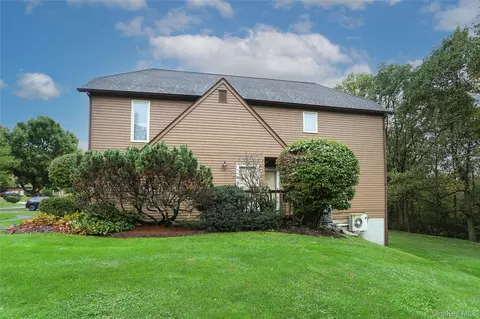 231 Tree Top Ln, Yorktown, NY 10598