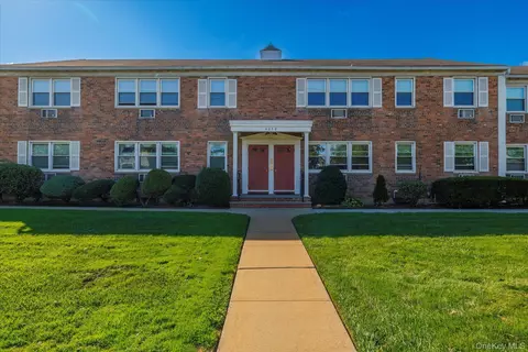4030 Jerusalem Ave #1B, Seaford, NY 11783