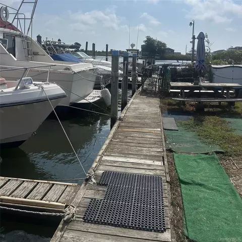 332 Riviera Pkwy, Babylon, NY 11757