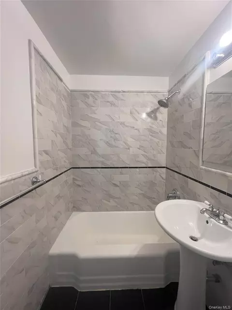 5425 Valles Ave #5C, New York, NY 10471