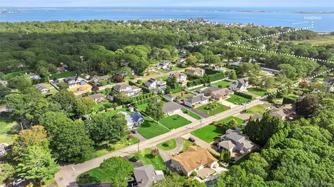 5 Canvasback Ln, East Quogue, NY 11942