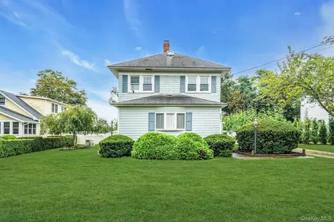 9450 Old Sound Ave, Mattituck, NY 11952