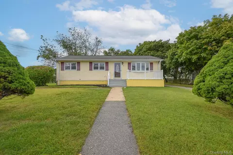 52 Cedar Rd, Amityville, NY 11701