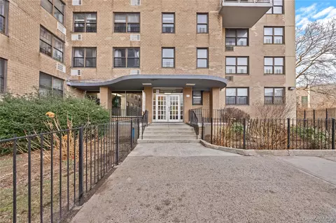 1966 Newbold Ave #108, New York, NY 10472