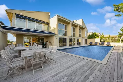 521 Dune Rd, Westhampton Beach, NY 11978