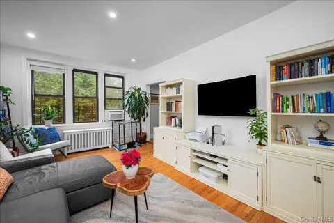 11 Alden Rd #2N, Larchmont, NY 10538
