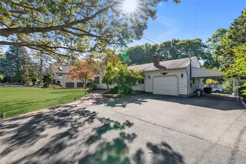 1462 Motor Pkwy, Hauppauge, NY 11749