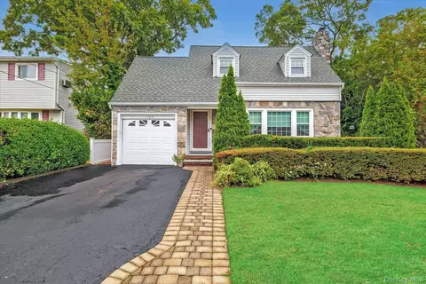 1729 Gormley Ave, Merrick, NY 11566