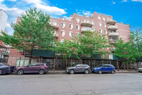 35-06 Leavitt St #3K, Flushing, NY 11354