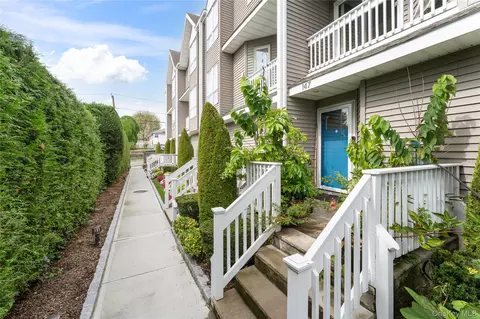 147 I U Willets Rd, North Hempstead, NY 11507