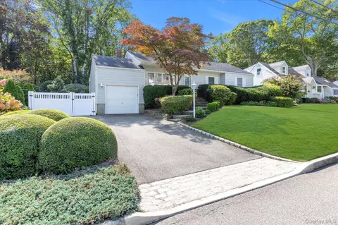 42 Bruce Ln S, Kings Park, NY 11754