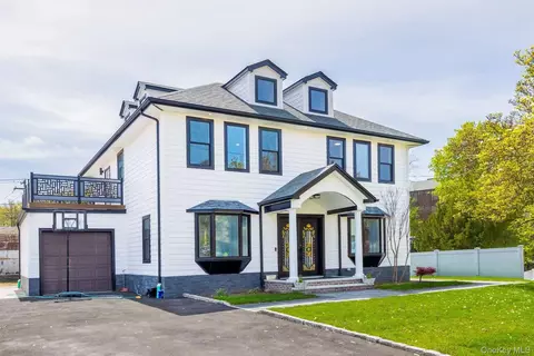 20 Genevieve Pl, North Hempstead, NY 11021