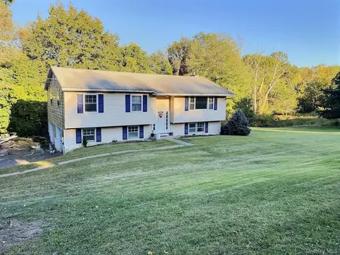 13 Eck Rd, Wappinger, NY 12590