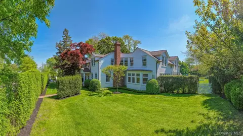 46 Bellport Ln, Bellport, NY 11713