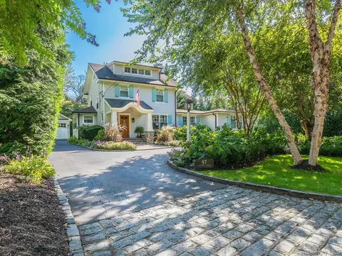 97 Lafayette Ave, Sea Cliff, NY 11579