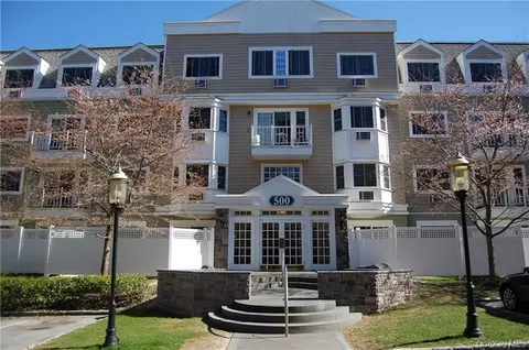 500 Pondside Dr #2H, White Plains, NY 10607