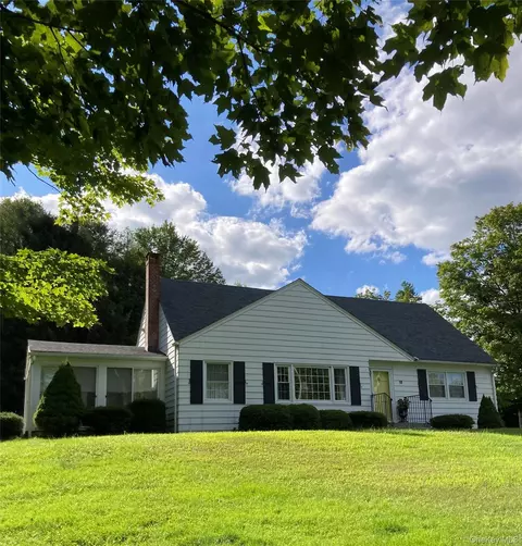 18 Wildwood Dr, South Fallsburg, NY 12779
