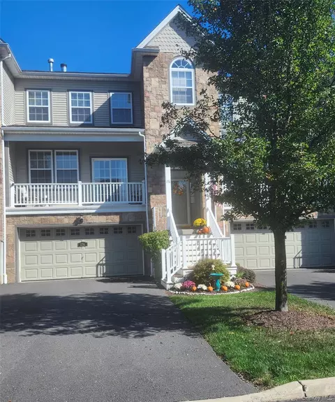 176 N River Dr, Beacon, NY 12508