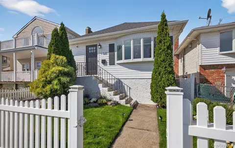 120 Parma Rd, Island Park, NY 11558