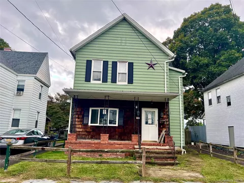 24 Washington Ave, Port Jervis, NY 12771