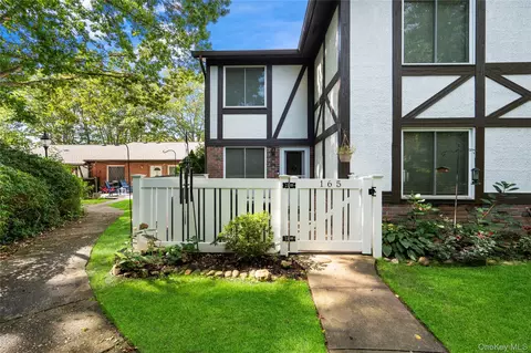 165 Golf Ln, Medford, NY 11763