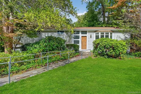 870 Barberry Rd, Yorktown, NY 10598