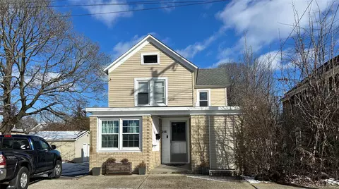 226 Sweezy Ave, Riverhead, NY 11901